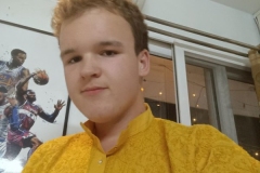 Die Kurta steht ihm